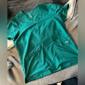 Figs 2 pocket scrub top. Medium.